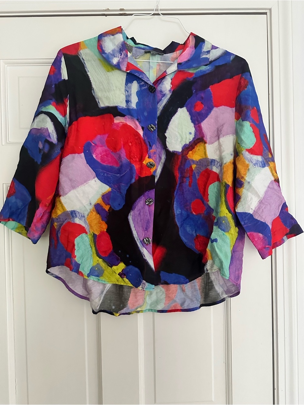 Colorful Abstract Print Button-Front Women's Top
Size